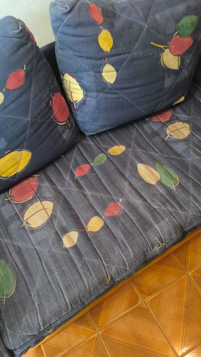 Sofá de 2 pessoas - Com Cama e Gaveta para arrumação