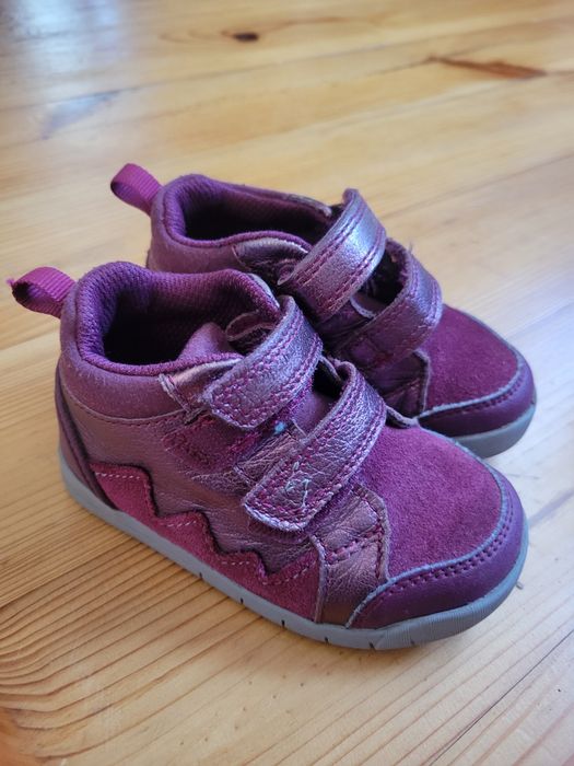 продам ботиночки clarks детские