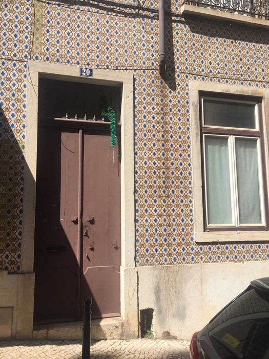 Alugo Loja no coração de Alfama – Rua do Barão