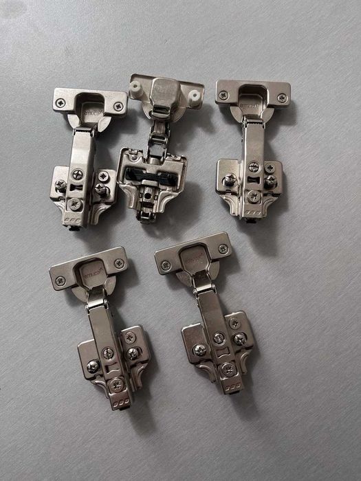 Завіса emuca із дотягувачем 105° комплект із монтажною планкою