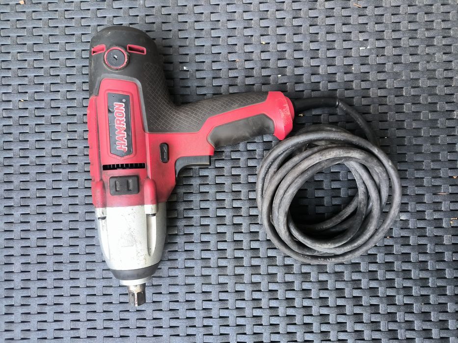 Elektryczny klucz udarowy do kół