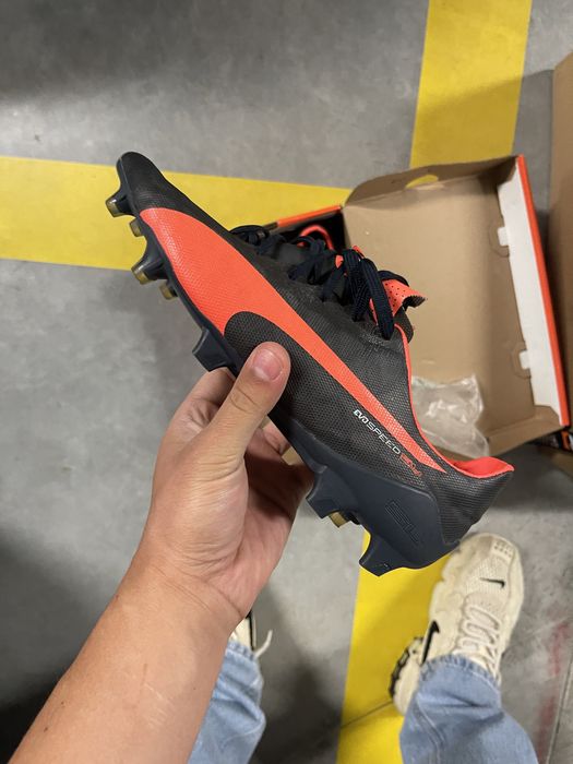 Profesjonalne buty piłkarskie do piłki korki lanki puma evospeed sl