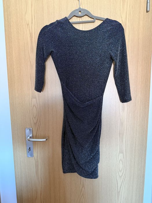 Vestido justo com brilhantes prata