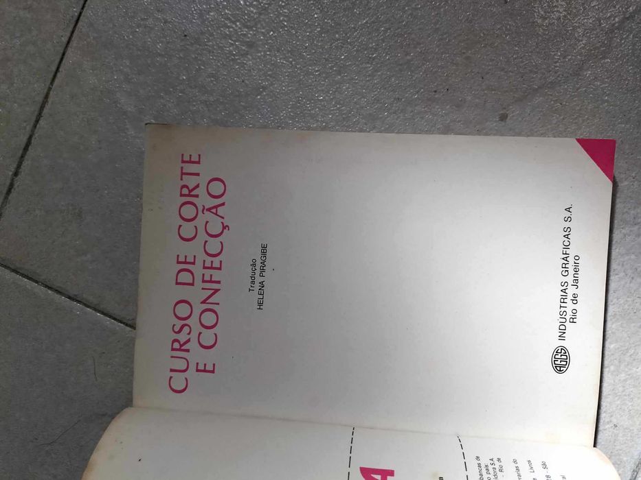 Livro «Curso de corte e confeção»