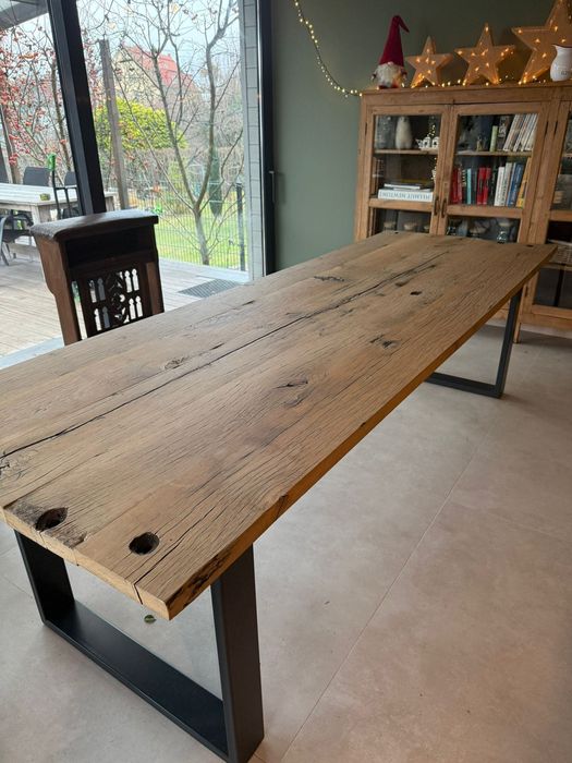 Stół drewniany z desek z wagonów towarowych
