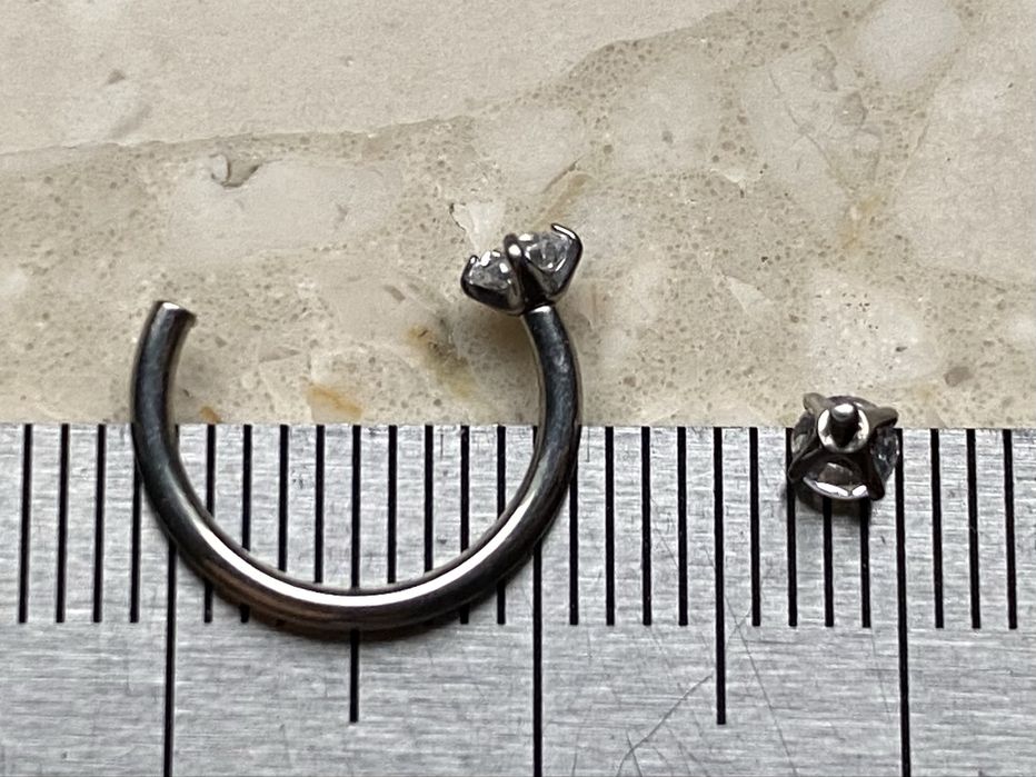 Unisex kolczyk 10 mm piercing 16 G kółko podkówka Tytan