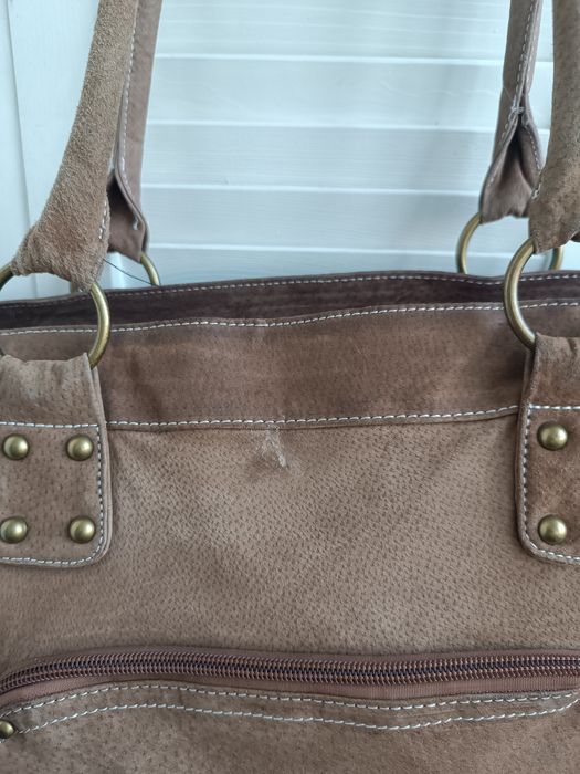 Сумка из натуральной замши, требует чистки.