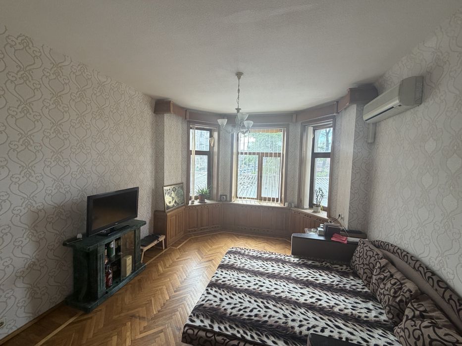 Продам 2х.комнт.квартру на ул.Пастера. Центр.