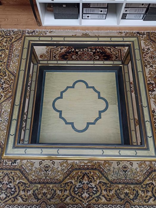 Mesa de centro em marchetaria