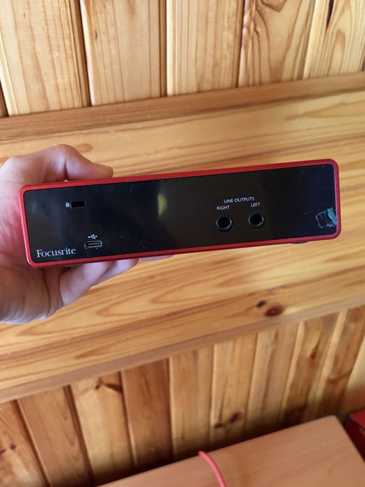 Focusrite Scarlett 2i2 Studio (3rd Gen) — полный комплект