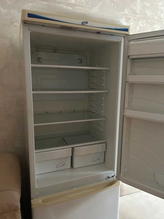 Надійний Двокамерний Холодильник POZIS (Морозилка Знизу)