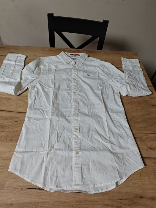 Nowa, kremowa koszula na długi rękaw, mini logo wyszywane, Slim fit, gładka, prosta (306)