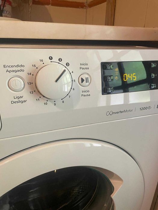Máquina de Lavar Roupa Indesit – Modelo MTWE 81295 W SPT – €200