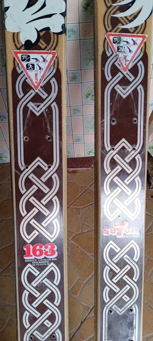 Narty skiturowe bez wiązań