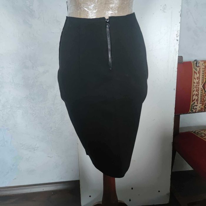 Ciepła czarna spódnica ołówkowa r. S
