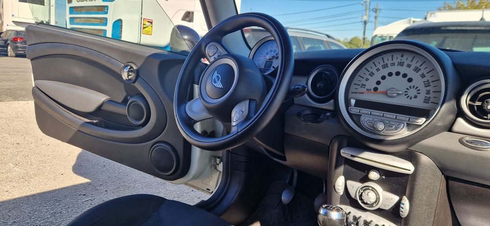 Mini cooper 2009437883519883683842