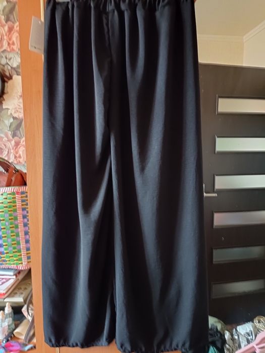 czarne lejące spodnie