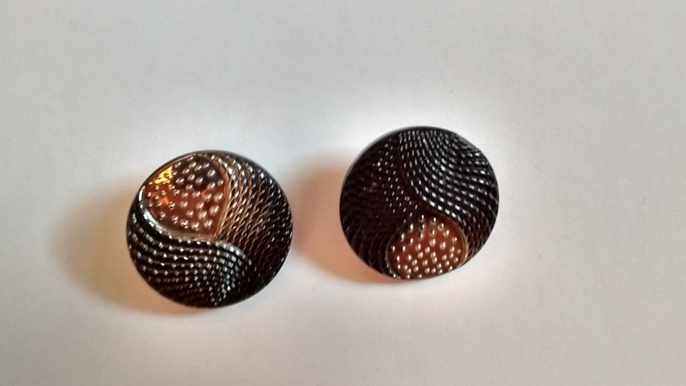 Необычные оригинальные пуговицы золотистые, с переливом тёмно зеленые