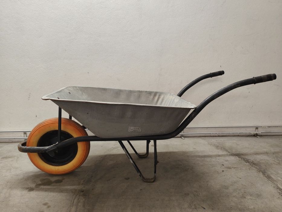 Carro Mão Soldado com roda antifuro 90L