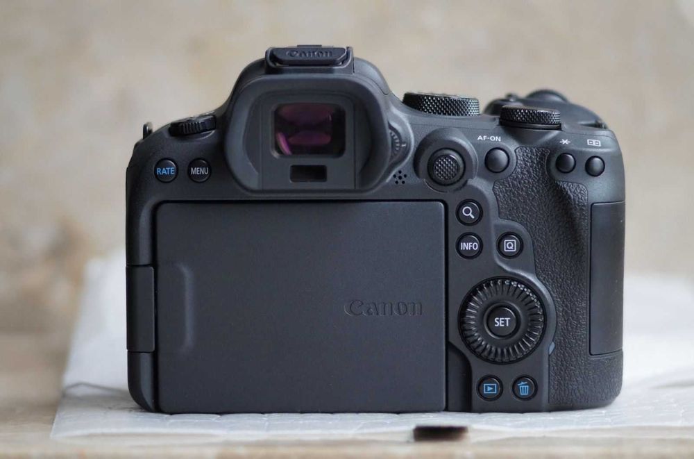 canon eos r - купити цифрові фотокамери - Ціна на OLX.ua