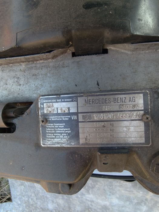 Mercedes w124 - Acidentado na parte traseira