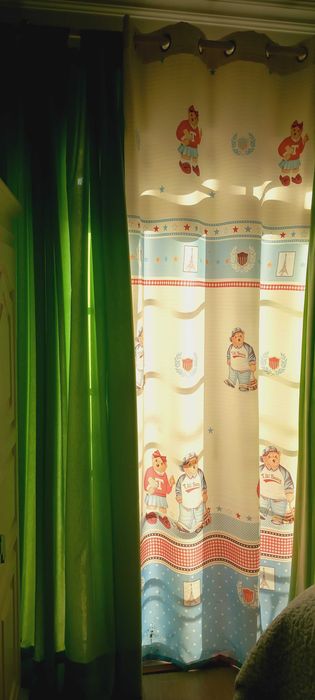 Cortinados de quarto de criança /bebé