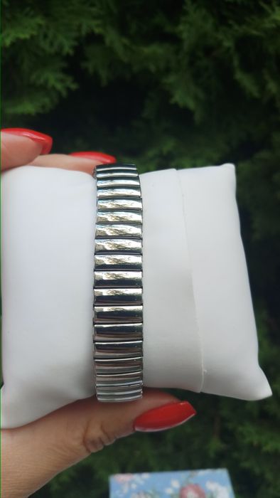 Часы женские Laura Ashley  новые