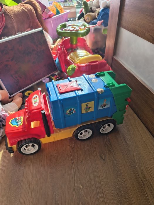 Duża śmieciarka gigant Leszko