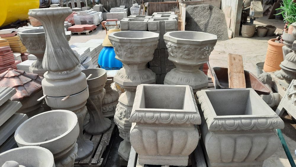 Паркосадова скульптура вази