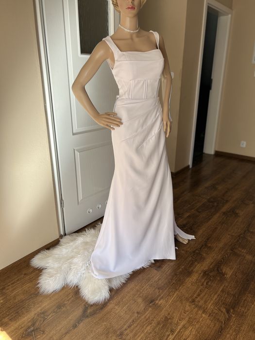 Klasyczna suknia slubna o kroju rybki syrenki rybka syrenka prosta