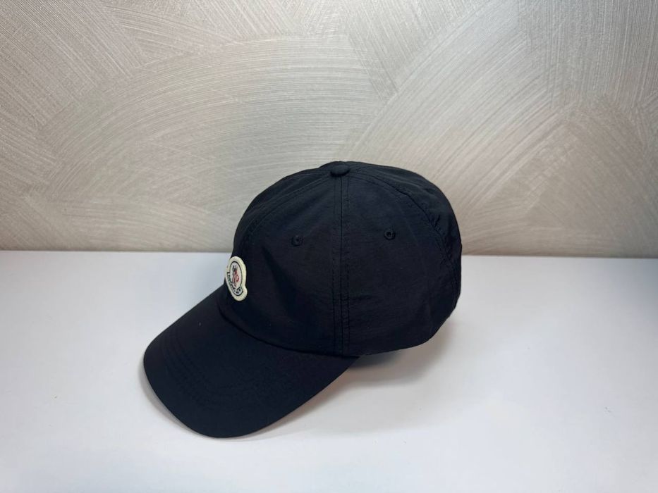Нейлонова кепка Moncler (Нова)