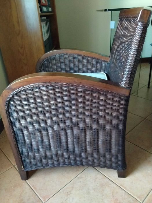 Cadeirões e Mesinha de Centro (Rattan e Teca)