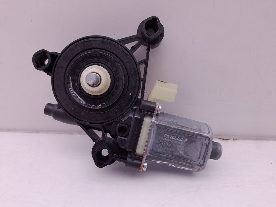 Motor vidro frente direito SEAT Leon (KL1)