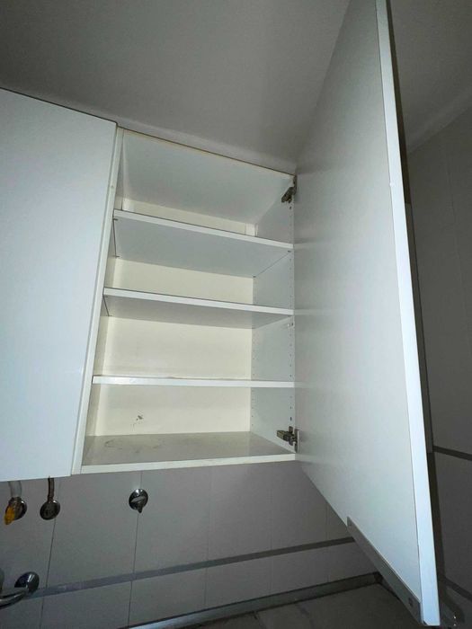 Disponíveis móveis de cozinha e electrodomésticos na rua Dr Rafael Duque, 21-  2°esq em Benfica