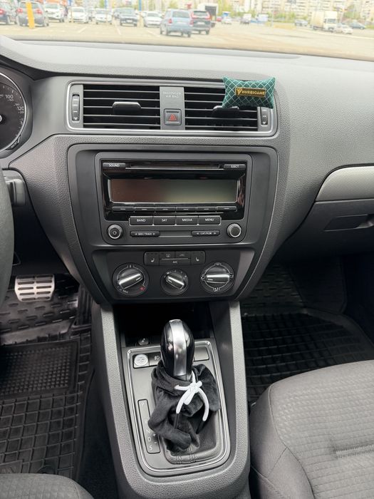 Продаю Volkswagen Jetta 2015
