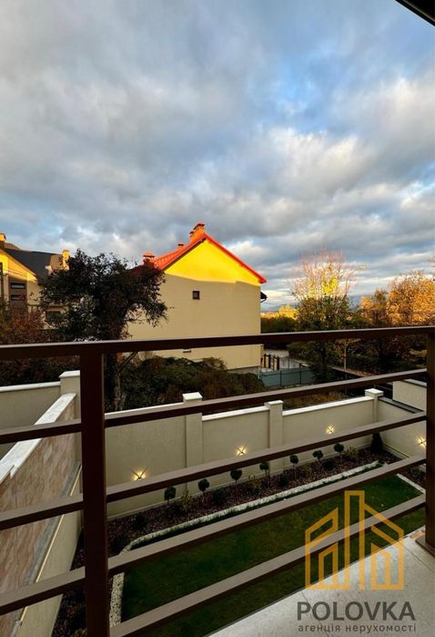 БЕЗ КОМІСІЇ Продаж 3-кімнатного таунхаусу з гаражем у центрі міста