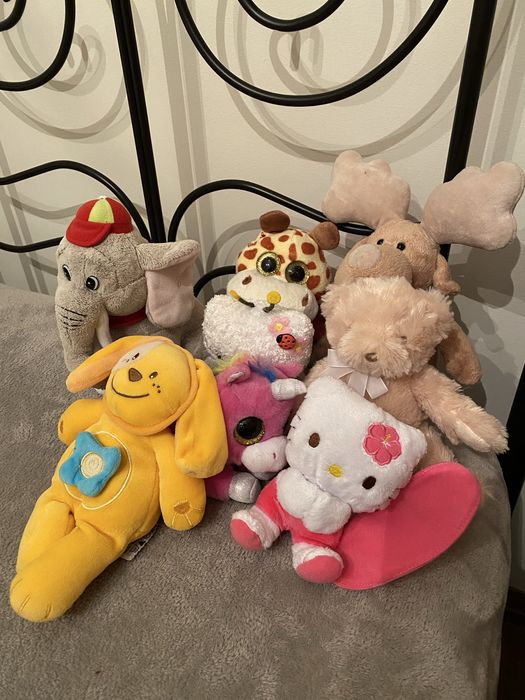 8 peluches quase novos (Chicco, Elphie, Spritz Hello kitty e outros)