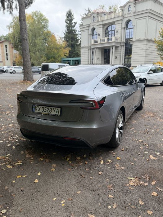 Tesla Model 3 , 2025