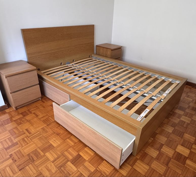 Cama casal Malm + 2 mesas cabeceiras + estrado + 4gavetões