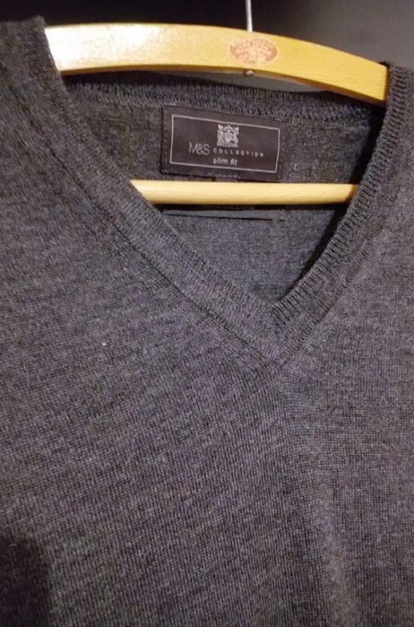 Szary sweter męski w serek wełna merino jedwab Slim fit Marks&Spencer