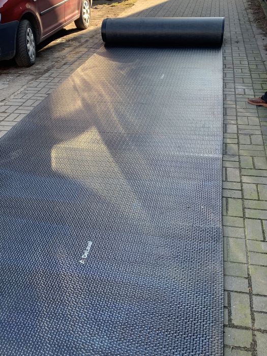 Wykładzina podłoga gumowa do busa poskrom boxu na pakie pod basen