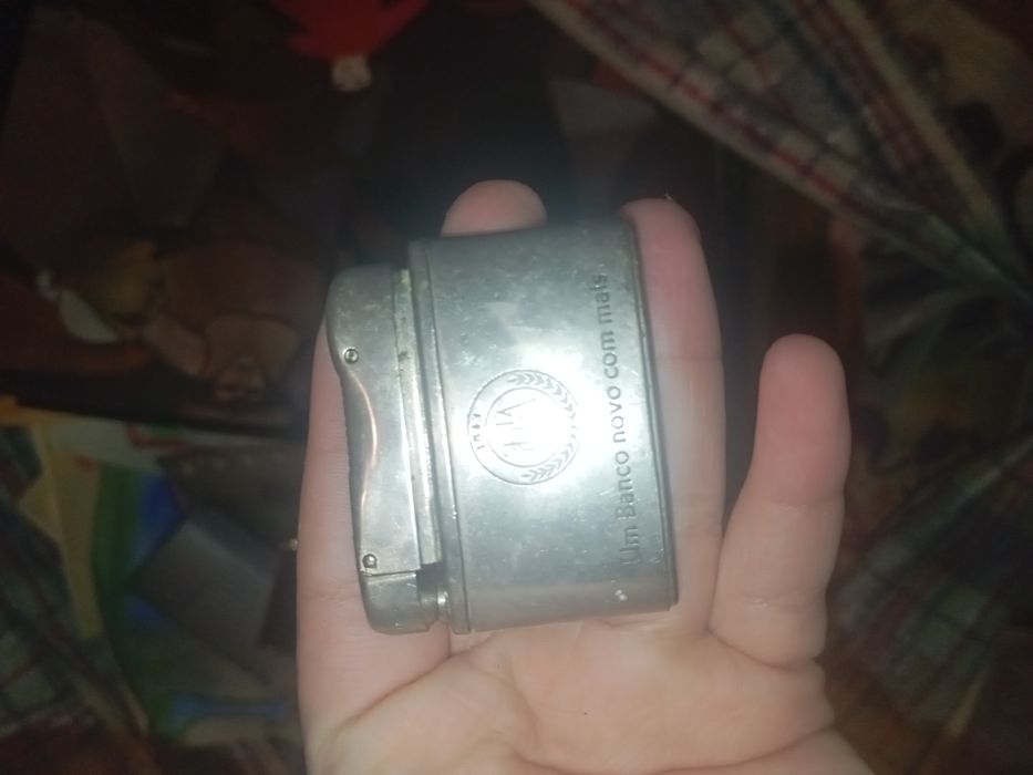 Isqueiro antigo não sei se funciona sem gás