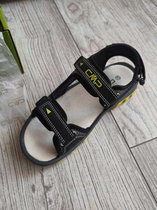 Nowe sandały chłopięce rozm. 37