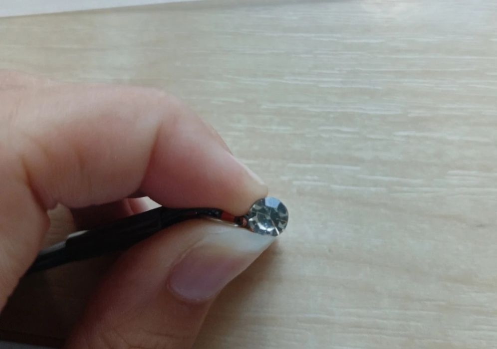 wiszące metaliczne niebieskie kolczyki z cyrkonią