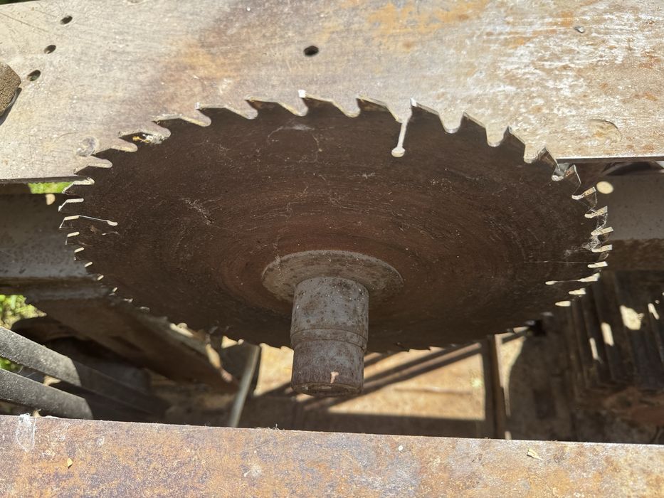 Циркулярка   з   дровоколом   !!!