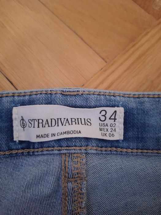 Jeansy rurki stradivarius