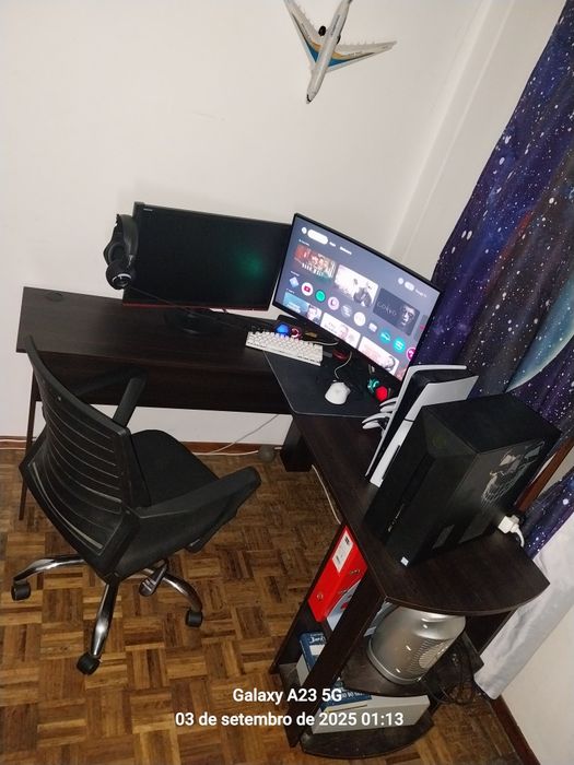 Secretária de canto. Não faço entrega.