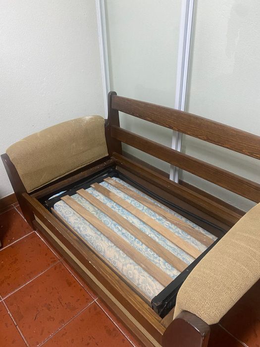 Sofá com cama em tecido - em bom estado