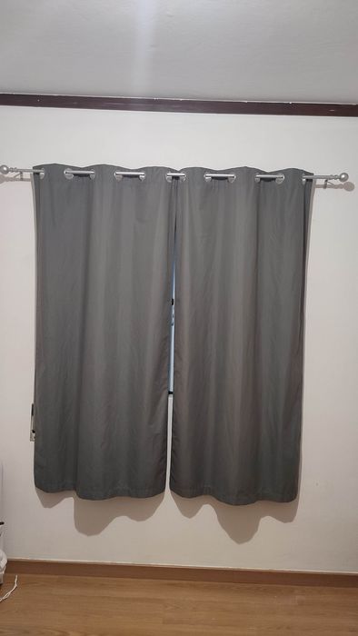 Cortinados opacos + varão extensível