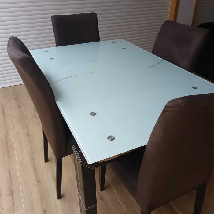 Mesa extensivel em vidro e 4 cadeiras